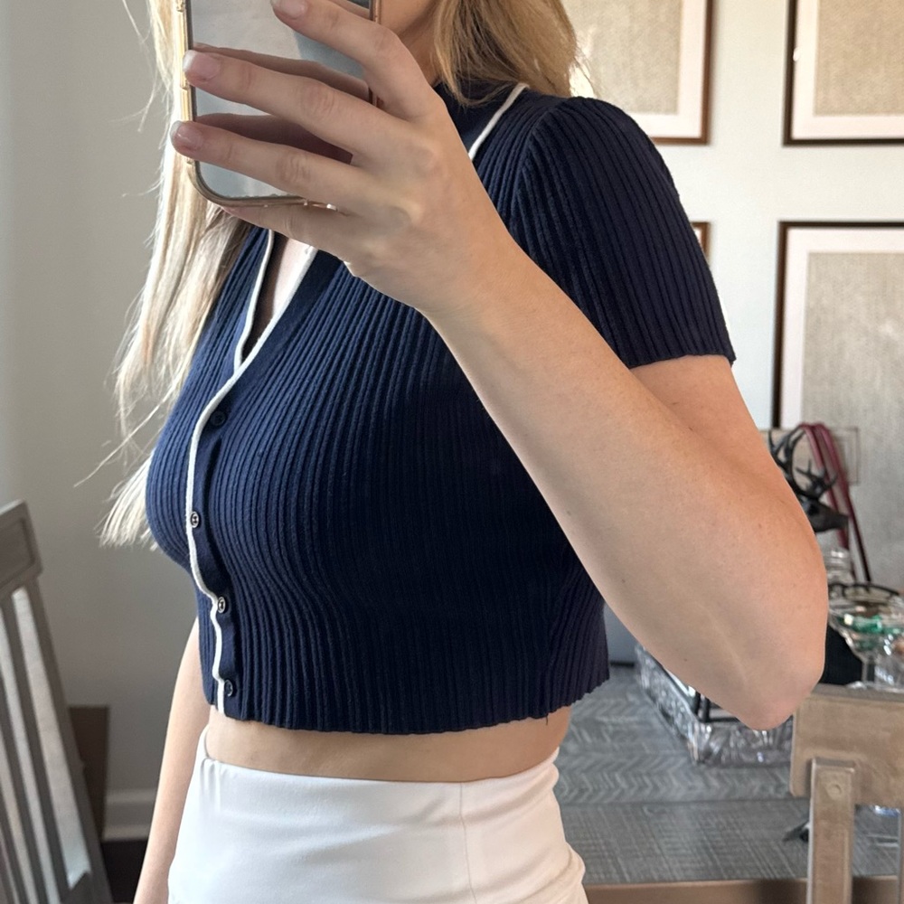 Navy & White Ribbed Old Money Preppy Style Button-Up Crop Top - Picture 12 of 13